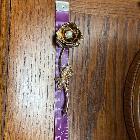 Vintage Single Rose 🌹 Stemmed Brooch - Picture 6 of 6